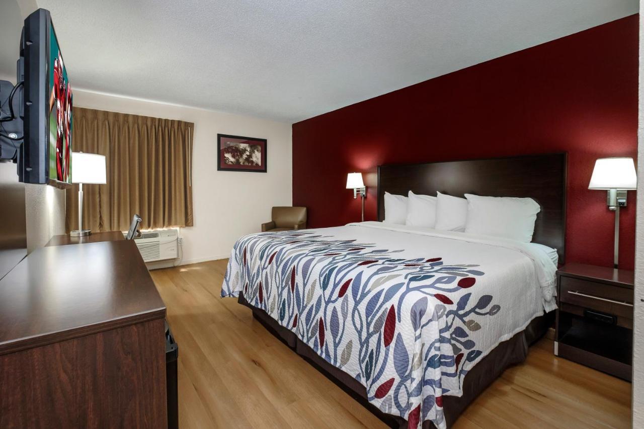 Red Roof Inn Хилсвилл Экстерьер фото