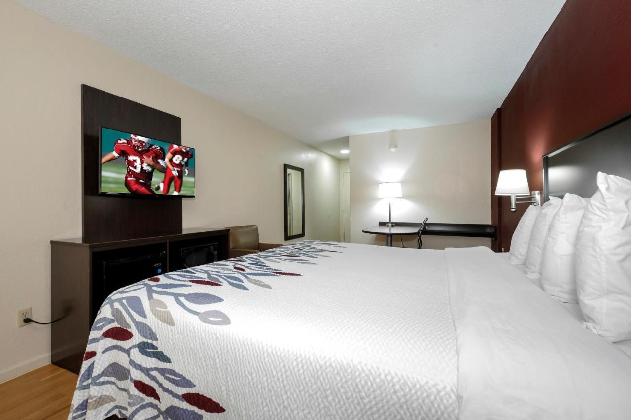 Red Roof Inn Хилсвилл Экстерьер фото