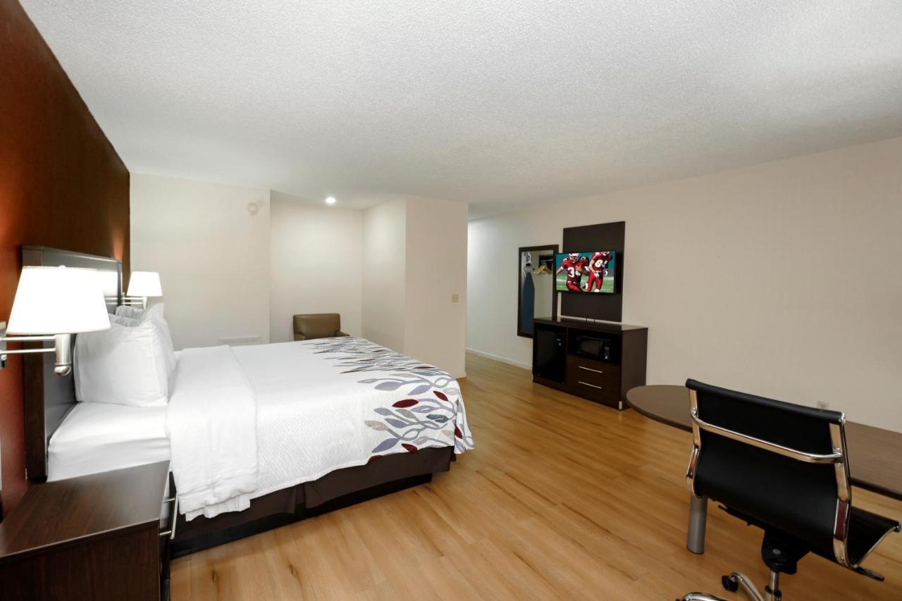 Red Roof Inn Хилсвилл Экстерьер фото