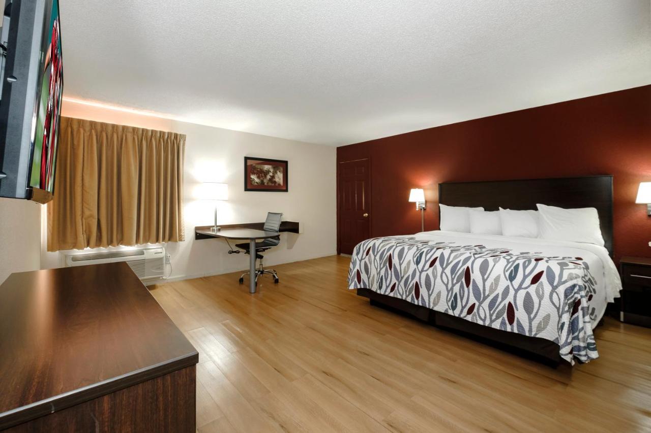 Red Roof Inn Хилсвилл Экстерьер фото