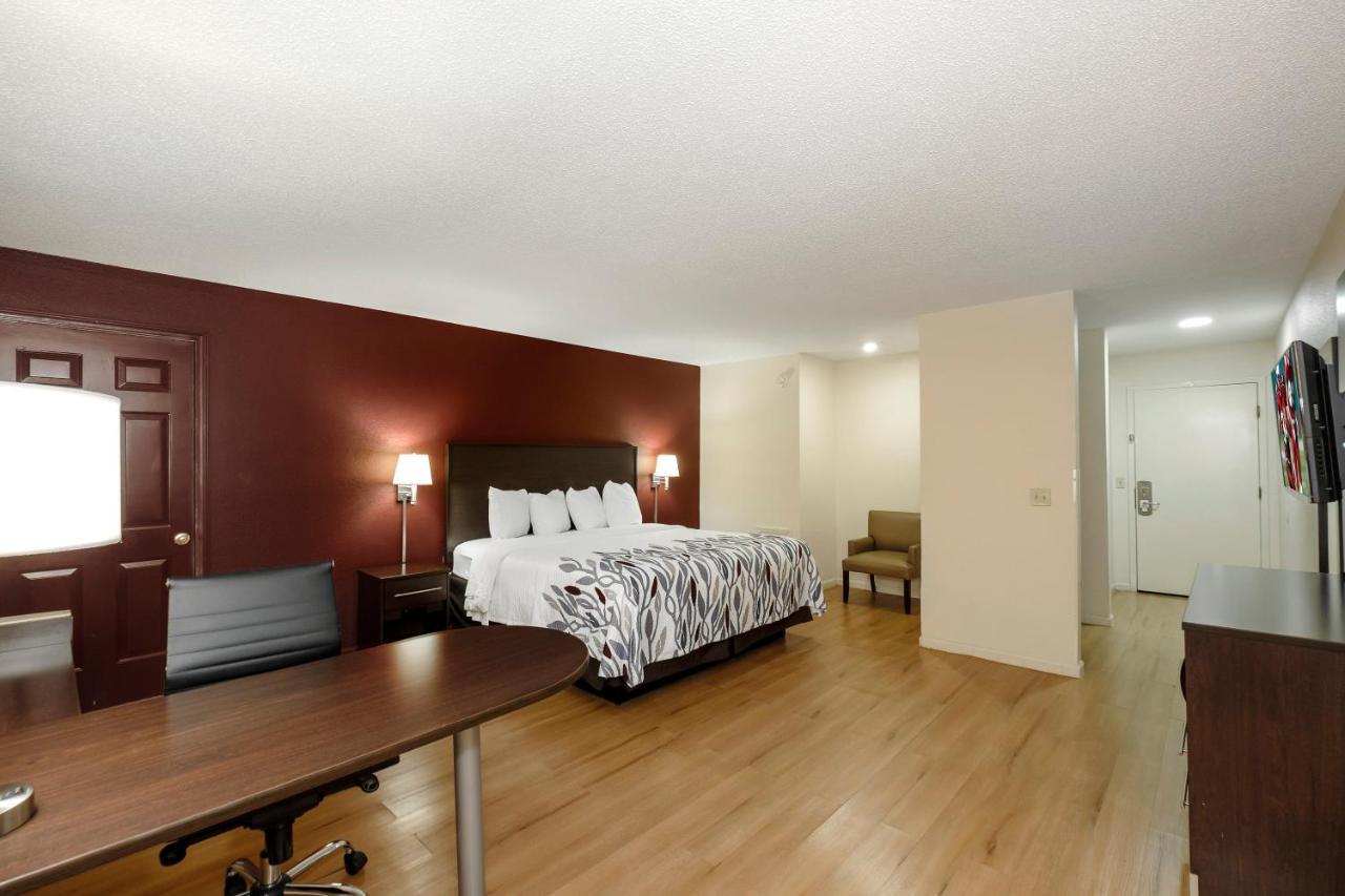 Red Roof Inn Хилсвилл Экстерьер фото