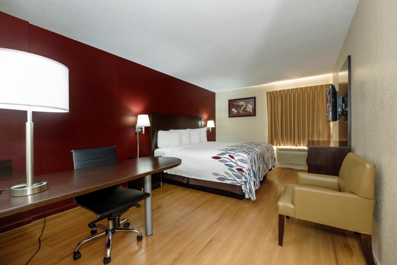Red Roof Inn Хилсвилл Экстерьер фото