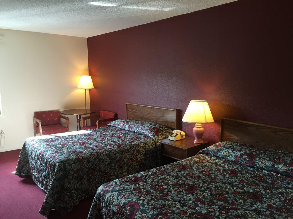 Red Roof Inn Хилсвилл Экстерьер фото