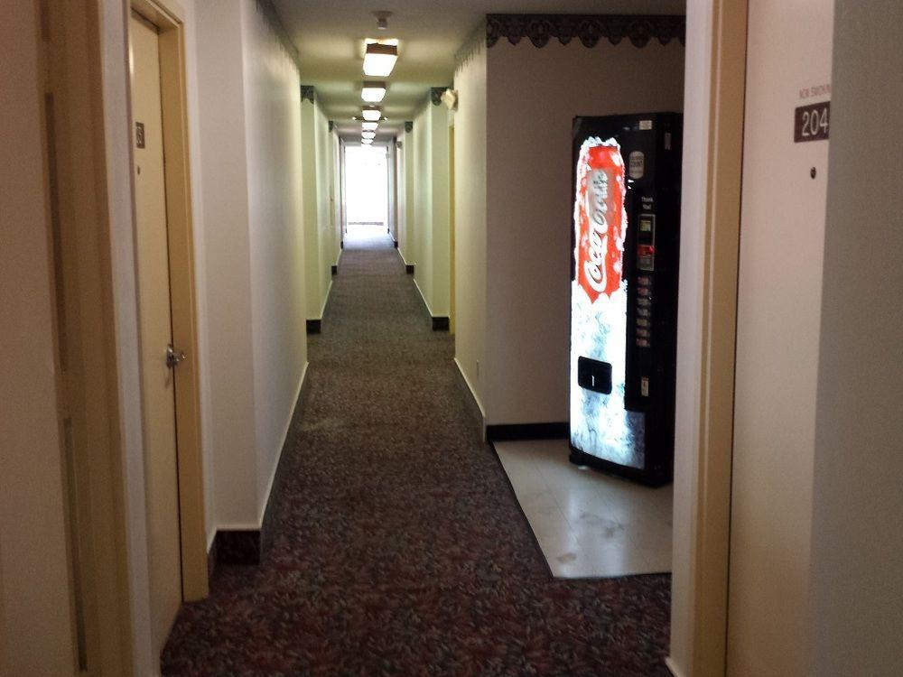 Red Roof Inn Хилсвилл Экстерьер фото