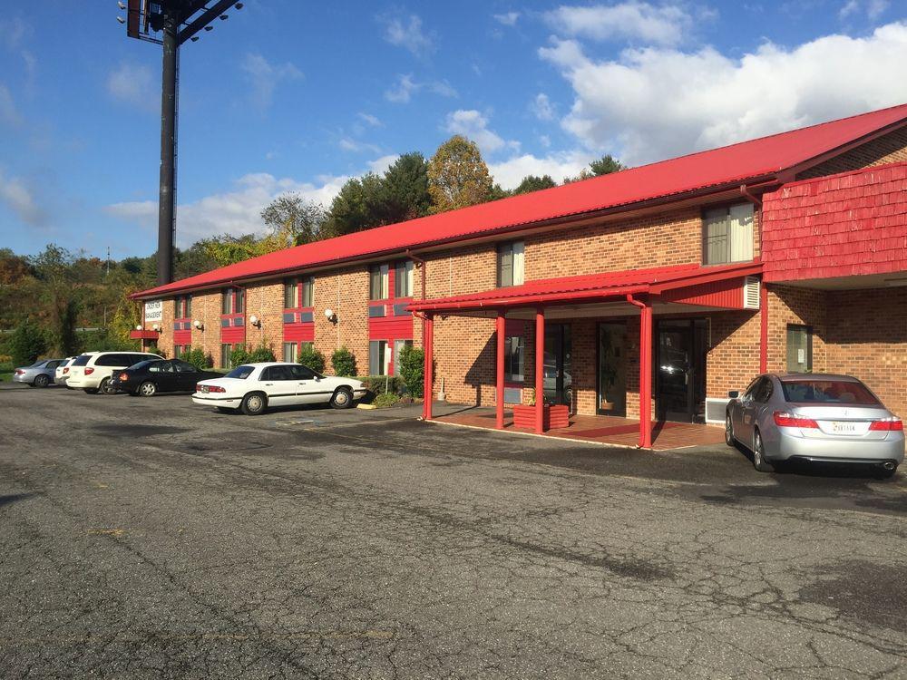Red Roof Inn Хилсвилл Экстерьер фото